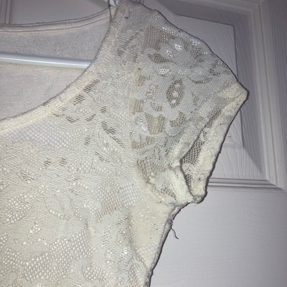 🤍 GUESS Lace Crop Tee - Cream - XXS - Picture 2 of 3